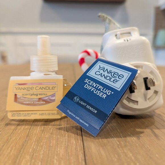 Yankee Candle Holiday Gnome Scentplug Diffuser + Refill - Picture 4 of 4